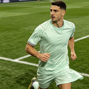 Maillot d'entraînement de <span class=keywords><strong>football</strong></span> pour homme 2026 en modal, manches courtes, brodé, respirant et doux, personnalisable avec logo et taille OEM disponibles - Product Image 1