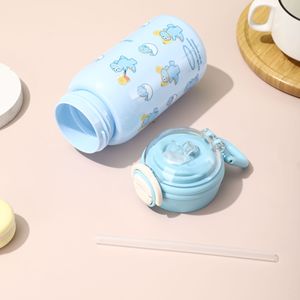 Borraccia per bambini da 500 ml in plastica con cannuccia, doppio tappo a molla, senza BPA, a prova di perdite, portatile, con disegno a cartoni animati, per la scuola e lo sport - Product Image 2