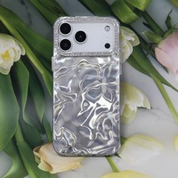 Coque de téléphone brillante ondulée pour iPhone 7 X 11 12 13 14 15 16 17 Pro, design de luxe à effet d'eau avec protection d'objectif en strass étincelant