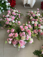 Chemin de table floral artificiel bleu poussière et blanc, arrangement de roses, delphiniums et hortensias, centre de table pour allée de mariage et décoration de banquet