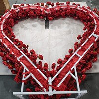 Cadre en forme de cœur de luxe avec fleurs artificielles rouges 5D, décoration de toile de fond de mariage, arrangement floral d'arche, accessoires pour événements et fêtes