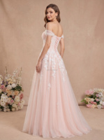 Gaun Pengantin untuk Pengantin Wanita Model Ball Gown dengan Aplikasi Renda, Model Off Shoulder, Gaun Pengantin Custom Satin Warna Ivory untuk Upacara di Gereja