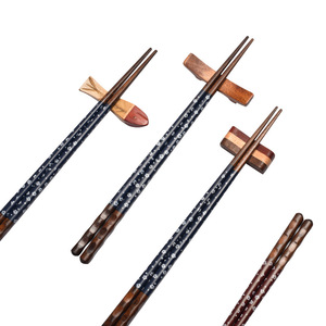 Palillos de madera de estilo japonés, diseño de flor de cerezo ondulada roja, forma redonda, vajilla portátil para el hogar y viajes - Product Image 4