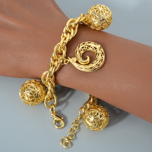 Nouveauté Arrivée en Gros Bracelet à Breloques Chaîne à Maillons Plaqué Or 14 carats Ball et Timbo - Product Image 3