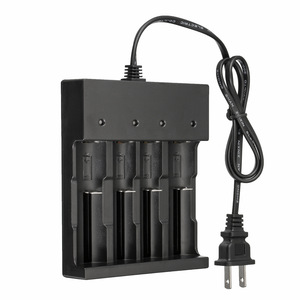 Chargeur de batterie au lithium 18650 à quatre emplacements, station de charge pour lampe torche haute puissance 26650 avec prise US, entrée 100-240V - Product Image 3