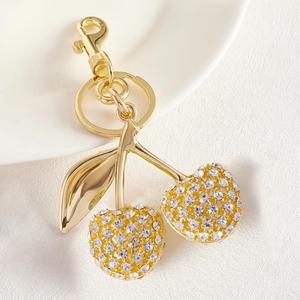 Venta al por mayor en línea: Nuevo llavero de diamante con diseño de cereza para colgar en bolsos, coches y como regalo para el Día de la Mujer - Product Image 4