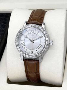 Reloj de cuarzo para mujer con diamantes blancos, elegante, dorado, de corte cuadrado y corte completo. - Product Image 3