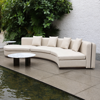 Canapé modulaire extérieur en aluminium de luxe moderne, résistant aux intempéries, courbe personnalisée, 5 places, pour pont de yacht, hôtel, terrasse