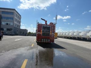 HOWO 8x4 Nouveau type <span class=keywords><strong>camion</strong></span> de pompiers diesel/véhicule de sauvetage d'urgence, équipé d'un dispositif de pompage diesel - Product Image 2