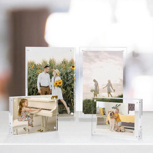 En gros Taille Personnalisée Coin Droit Famille Présentoir De Table Clair Sans Cadre Magnétique Acrylique Photo Cadre Photo - Product Image 1