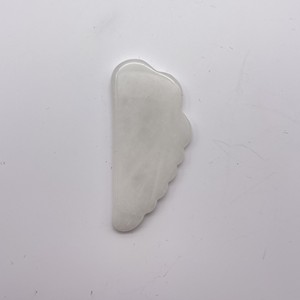 Masajeador Gua Sha de Cuarzo Blanco de Alta Calidad con Efecto Reafirmante en la Piel - Product Image 2