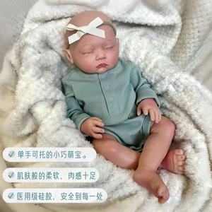 Poupée Reborn en silicone réaliste de 45 cm, bébé fille, tenue de nuit verte, pour jeux de rôle - Product Image 1