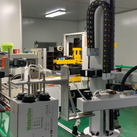 Bras robotisé de palettisation de caisses avec pince à ventouse, robot à pince à ventouse. 240 sacs/h, 25-200 kg/sac, IP52