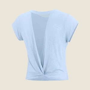 Camiseta de yoga corta para mujer con espalda en V retorcida, top deportivo de manga corta heather, de secado rápido, con espalda de malla, para gimnasio, correr y entrenamiento. - Product Image 3