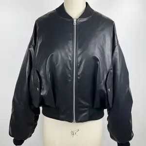 Günstige Probe Stil Frauen Freizeit jacke Rundhals ausschnitt Reiß verschluss Mantel Schwarz Farbe Soft Feeling PU Lederjacke