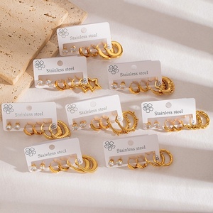 Venta al por mayor de 3 pares de aretes de acero inoxidable, chapados en oro de 18 quilates, <span class=keywords><strong>sin</strong></span> decoloración, aretes de <span class=keywords><strong>aro</strong></span> para mujer. - Product Image 1