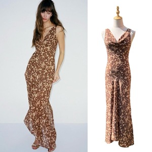 Robe fourreau marron léopard vintage français pour femme, en soie, sans manches, coupe biaisée, col en V, longueur genou, taille naturelle - Product Image 1