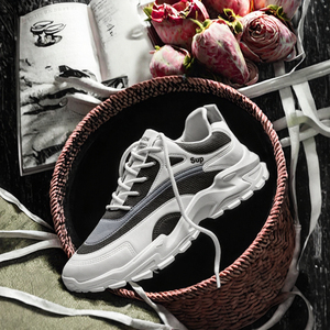 Chaussures décontractées à lacets de haute qualité, semelle épaisse, légères, style de marche pour hommes, chaussures de course rétro épaisses et tendance - Product Image 3