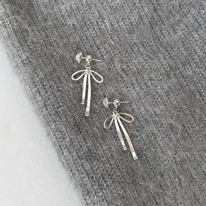 ต่างหูเม็ดเดี่ยวลูกปัดแฟชั่นเกาหลีหรูหราบุคลิกภาพสำหรับผู้หญิงติดโบว์งานแต่งงานแบบคลาสสิกของขวัญ - Product Image 1