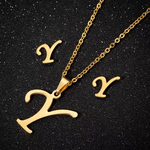 Conjunto de Joyería de Moda para Mujer - Collar de Acero Inoxidable Hueco con Letras Chapado en Oro de 18K, Venta al por Mayor, Collar con 26 Letras - Product Image 4
