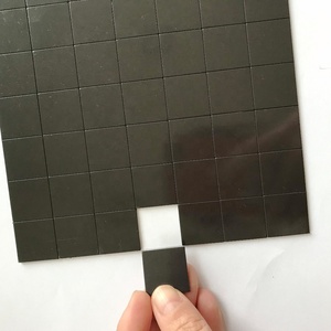 Carré de feuilles magnétiques découpées flexibles personnalisées avec support auto-adhésif - Product Image 4