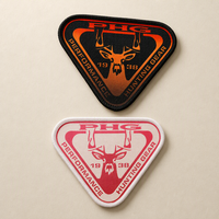 Patch personnalisé par sublimation avec bordure surjetée, badge logo imprimé par transfert thermique, patchs triangulaires à coudre pour vêtements