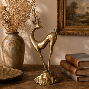 Statue de cerf en laiton artisanale, sculpture élégante de cerf cornu, finition dorée, figurine de faune en métal, œuvre d'art décorative animale - Product Image 1