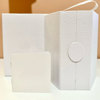 Flacon de parfum personnalisé de luxe en forme de polygone avec pulvérisateur, laminage mat, gaufrage, pour crème pour le visage, crème pour les yeux, échantillons en carton, support