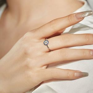 Bague Dylam élégante en argent sterling 925 avec œil rond saphir bleu et diamant, ornée de zircone cubique 5A et d'émail - Product Image 3