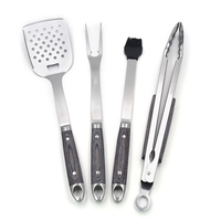 Ensemble d'outils de barbecue 4 pièces avec spatule à fentes, fourchette, brosse et pince pour barbecue et cuisine