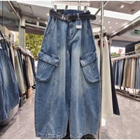 Nouvelle collection Printemps 2026 – Jean cargo vintage bleu grunge pour femme, coupe boyfriend à jambe large, ourlet traînant en forme de scimitar, chic et décontracté, vente en gros