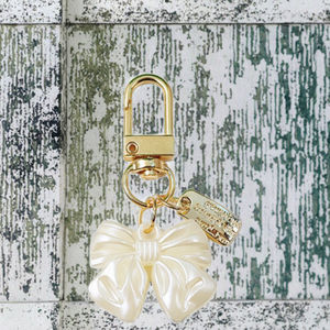 Élégant Vintage Rose Arc Perle Acrylique Porte-clés Femmes À La Mode Alliage Métal Pendentif Porte-clés Porte-Monnaie Accessoires Élégant - Product Image 3