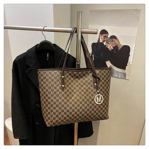 Sac à main bandoulière de luxe pour femme, modèle M, avec rabat imprimé, fermeture éclair, deux sangles en nylon, imperméable, design tendance, chaîne, 1-1,9L - Product Image 3