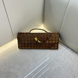 Sacs à main en cuir suédé véritable pour femmes, tendance 2026, avec fermoir, sacs de soirée en cuir de vachette tressé pour tenues élégantes - Product Image 1