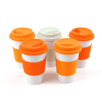 Tasse en céramique de couleur personnalisée de haute qualité au design anti-brûlure tasse à café avec couvercle en silicone