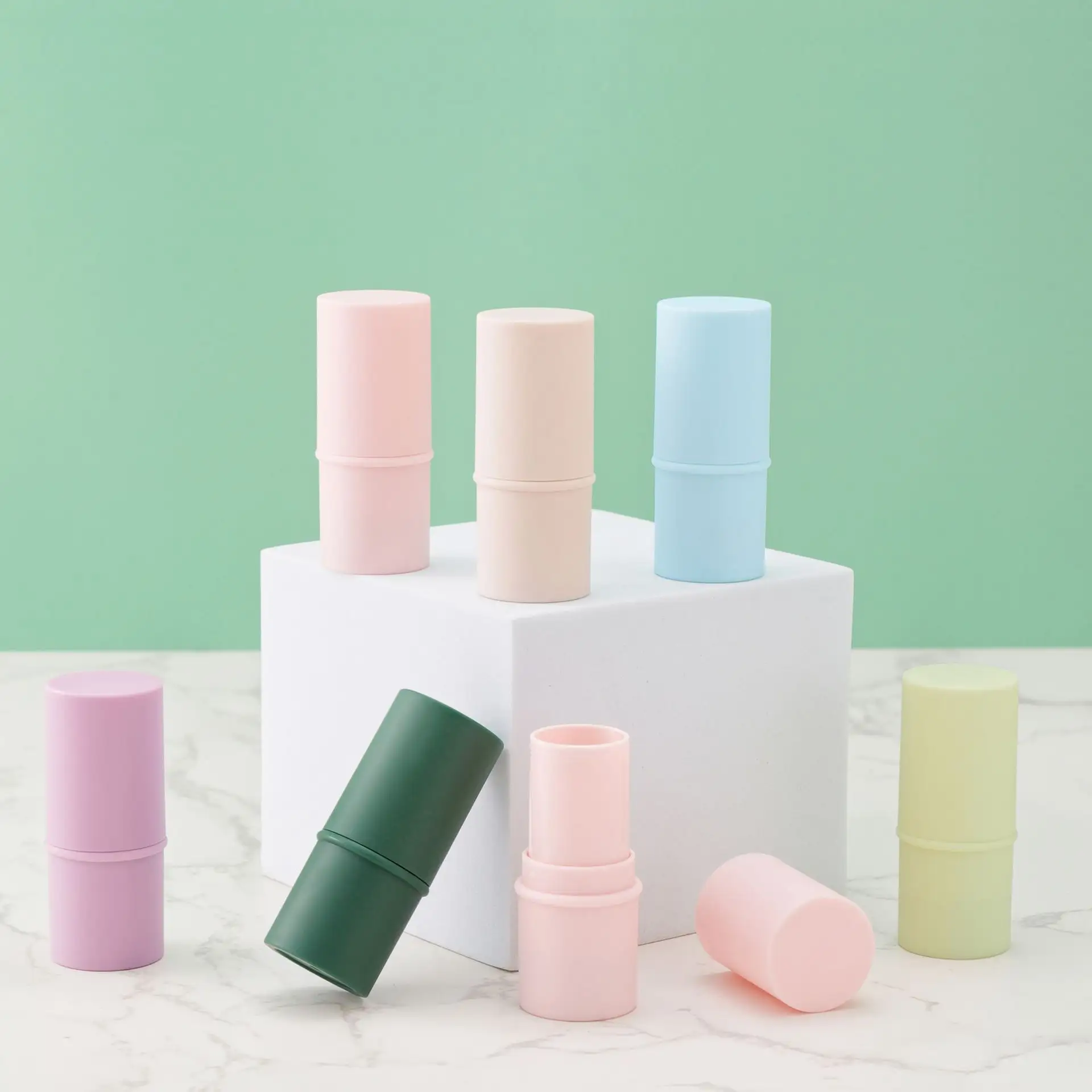 Wholesale Plastic Frosted Pink Purple Blue Green Spray Color Round Body Balsam Container Empty DIY 6g Lip Balm Tube for Lipstick