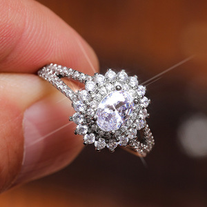 Anello da donna con fiore in zirconia cubica, micro pavé, placcato in oro bianco, in rame, regalo di anniversario, gioielli - Product Image 4