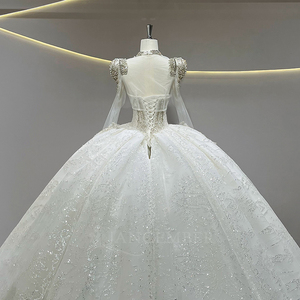 Robe de mariée JFH60 exclusive en cristal, style moderne, trois voies, couleur ivoire, avec traîne chapelle en dentelle florale pour femme - Product Image 6