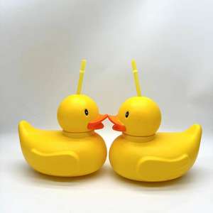 ग्रीष्मकालीन हैवीयन कार्टून प्यारा पुआल पेय 1000 मिलीलीटर pvc भोजन मग बतख के आकार का कप - Product Image 2