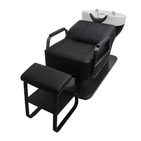 Unité de lavage moderne noire avec bac en céramique blanc et fauteuil de lavage pour salon de coiffure