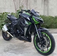 Motocicleta Deportiva Kawasaki Z1000 de 1000cc, Cuatro Cilindros, Refrigerada por Agua, Estilo Naked, de Alta Gama, Tipo Street Fighter