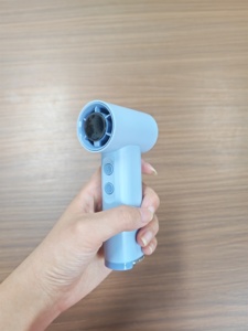 พัดลมมือถือขนาดเล็กน้ำหนักเบา 151 กรัม 40000RPM แรงลมทรงพลัง จอแสดงผลดิจิตอล LED พัดลมพกพา USB สำหรับการเดินทาง กีฬา กลางแจ้ง - Product Image 2