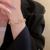 2022 pour les accessoires de mode chauds cristal maille chaîne Bracelet métal tempérament élégant ceintures en métal