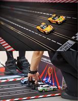 Voiture de course F1 simulée en intérieur, jeu de course sur circuit professionnel, expérience de course immersive à grande vitesse