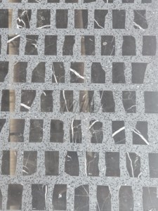 Terrazo de mármol blanco y, color base negro, utilizado en suelos de Centros Comerciales - Product Image 3