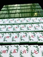 Set Mahjong Akrilik Modern Mewah Ramah Lingkungan 160 Buah Ubin Hijau Ukuran Standar Amerika Hiburan Poker