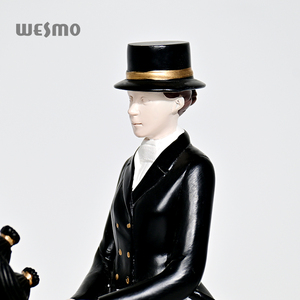Arte moderna figura scultura personalizzato armadietto del vino di lusso resina cavalleresco Design ornamenti Desktop - Product Image 4