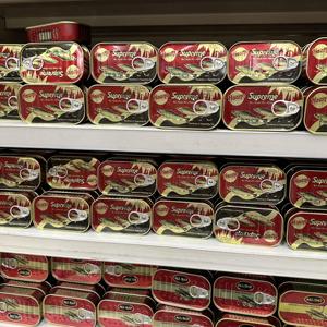 Ngon đóng hộp hải sản <span class=keywords><strong>SARDiNE</strong></span> đóng hộp trong nước sốt cà chua/Trong dầu hướng dương hình bầu dục có thể với tùy chỉnh thương hiệu - Product Image 1