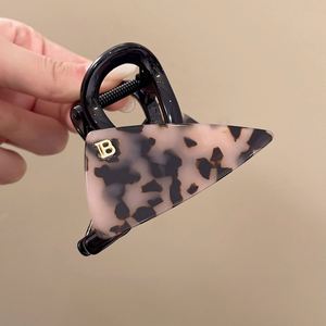High-end Luxury Handmade Amber-textured Acetate Elegant Mid-size Triangle Hair <b>Clip</b> Shark Back Head for Half-up Gift Party - Product Image 2