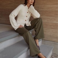 OEM-Herstellung Kundenspezifische „Old Money“-Kleidung: Damenpullover, Damen-Kaschmir-Seiden-Mink-Strickjacke mit Knöpfen aus China